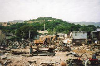 隨著棚戶區的遷拆，鑽石山的重建工作緊密地進行